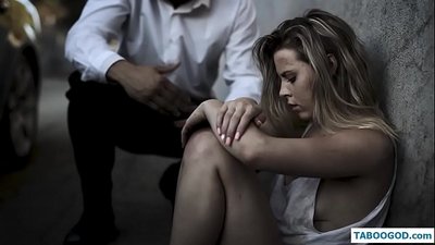 Kinky priče: beskućnica tinejdžerka